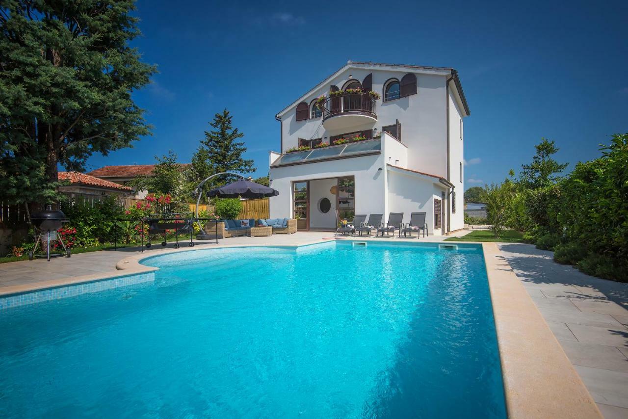 Villa Andrija Family Dream With Heated Pool At The Sea With Beautiful Garden, Outside Cinema And Kids Playground Fazana Luaran gambar